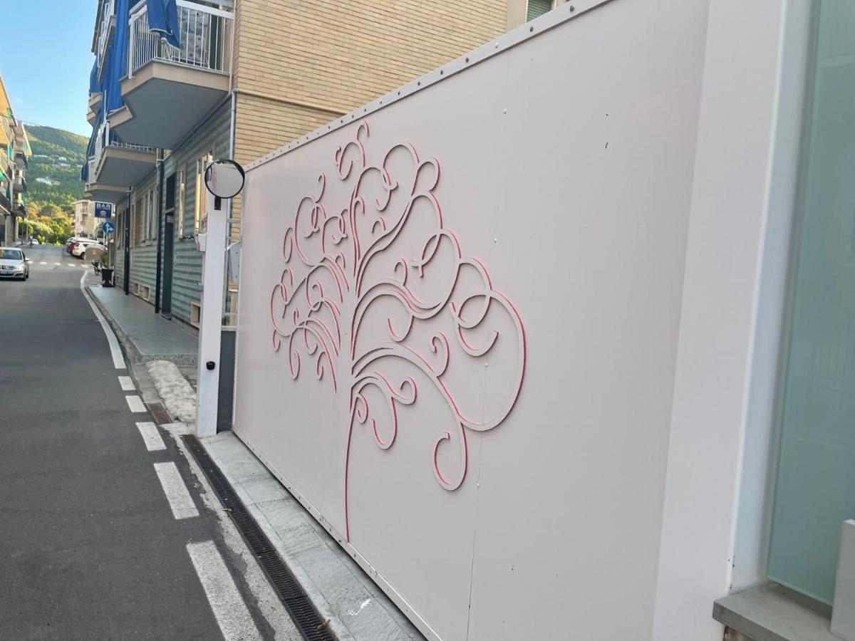 Appartamento Spotorno Con Ampio Terrazzo Attrezzato Anche Con Angolo Cottura 外观 照片