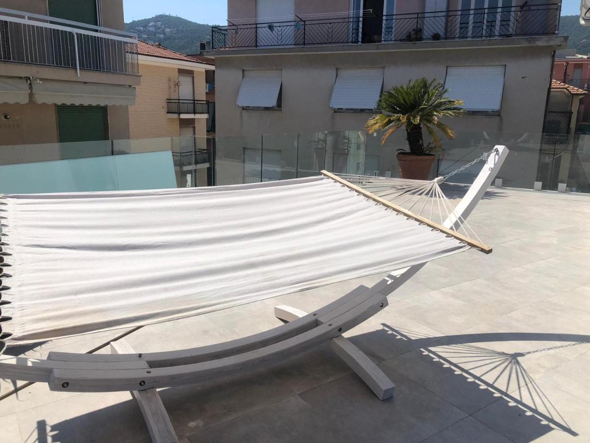 Appartamento Spotorno Con Ampio Terrazzo Attrezzato Anche Con Angolo Cottura 外观 照片