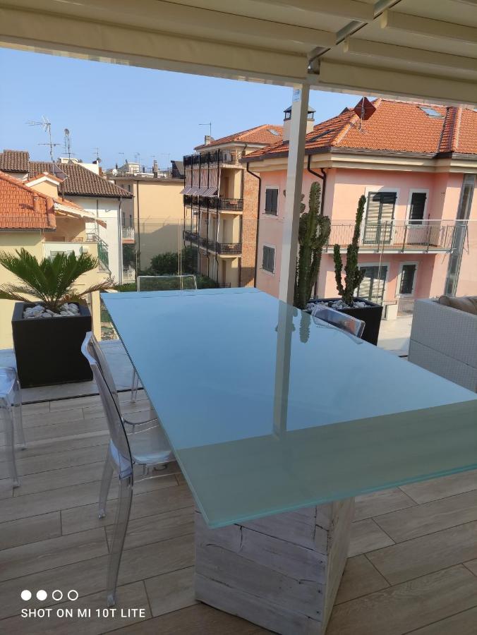 Appartamento Spotorno Con Ampio Terrazzo Attrezzato Anche Con Angolo Cottura 外观 照片