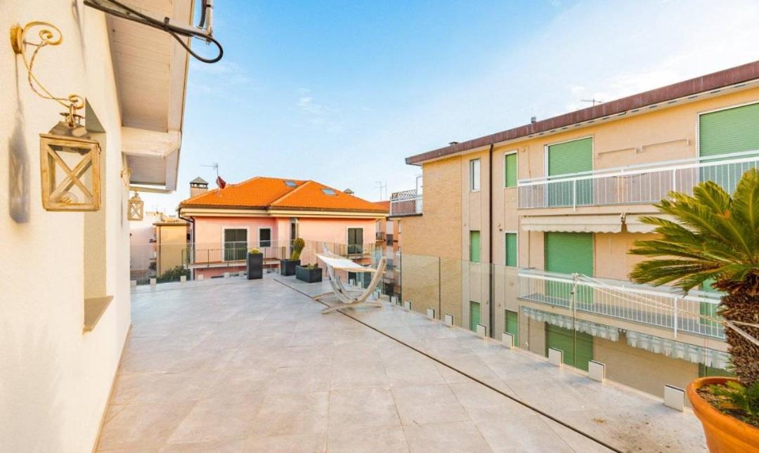 Appartamento Spotorno Con Ampio Terrazzo Attrezzato Anche Con Angolo Cottura 外观 照片