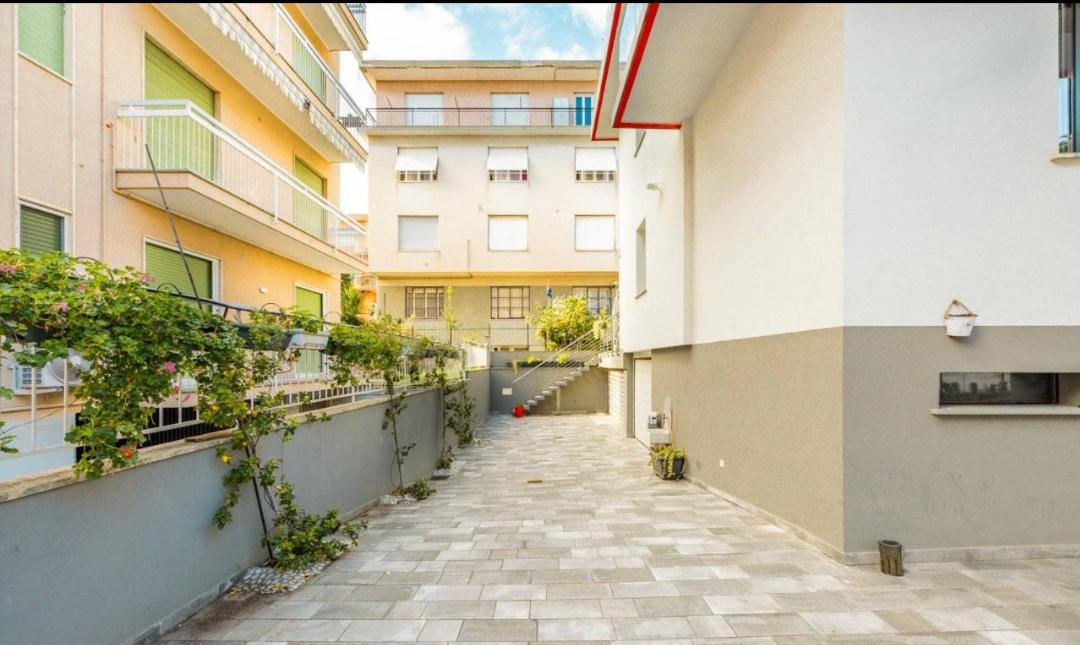 Appartamento Spotorno Con Ampio Terrazzo Attrezzato Anche Con Angolo Cottura 外观 照片
