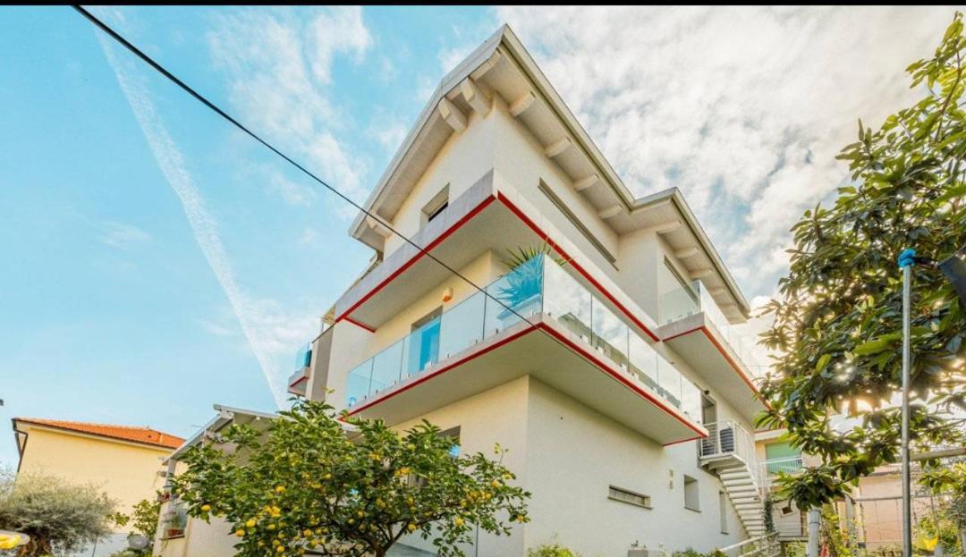 Appartamento Spotorno Con Ampio Terrazzo Attrezzato Anche Con Angolo Cottura 外观 照片